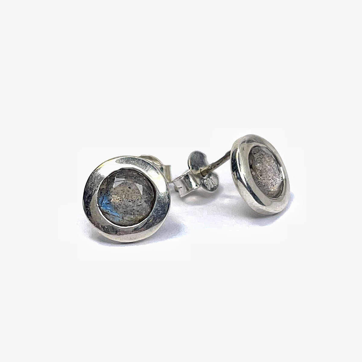 Sidabriniai auskarai su apvaliu labradoritu