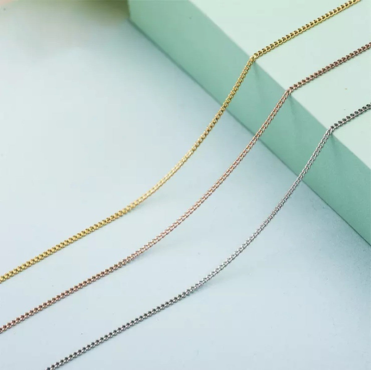 2 - 3,7 g sidabrinė auksuota 1.35 mm pločio grandinėlė "Curb"