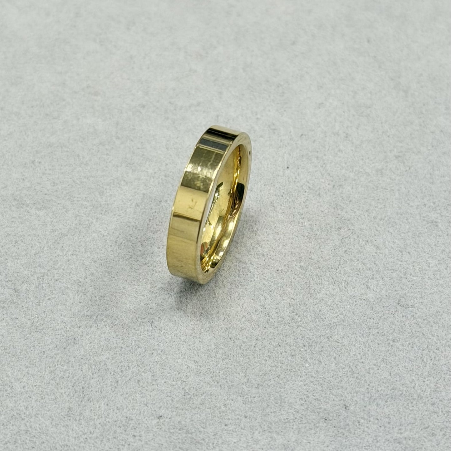 4mm auksuotas žiedas poliruotu paviršiumi