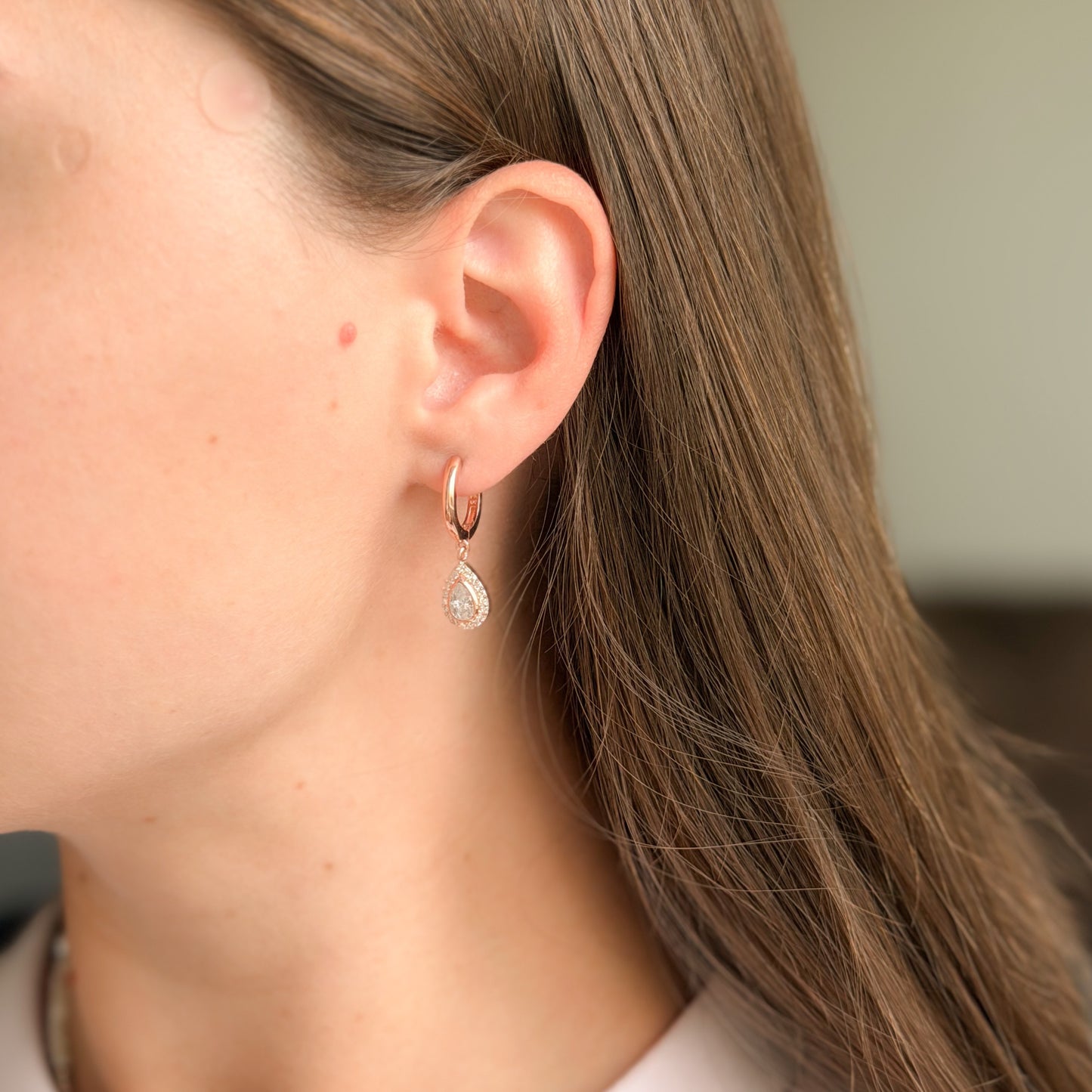 Sidabrinės paauksuotos 1,4cm rinkutės su lašelio formos cirkoniais