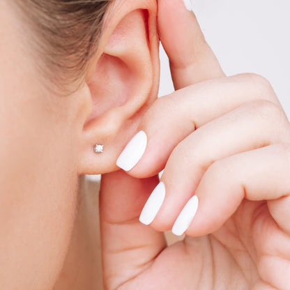 Sidabriniai rodžiuoti 2-8 mm vinukai su cirkonio kristalais