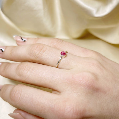 Sidabrinis žiedelis su korundu