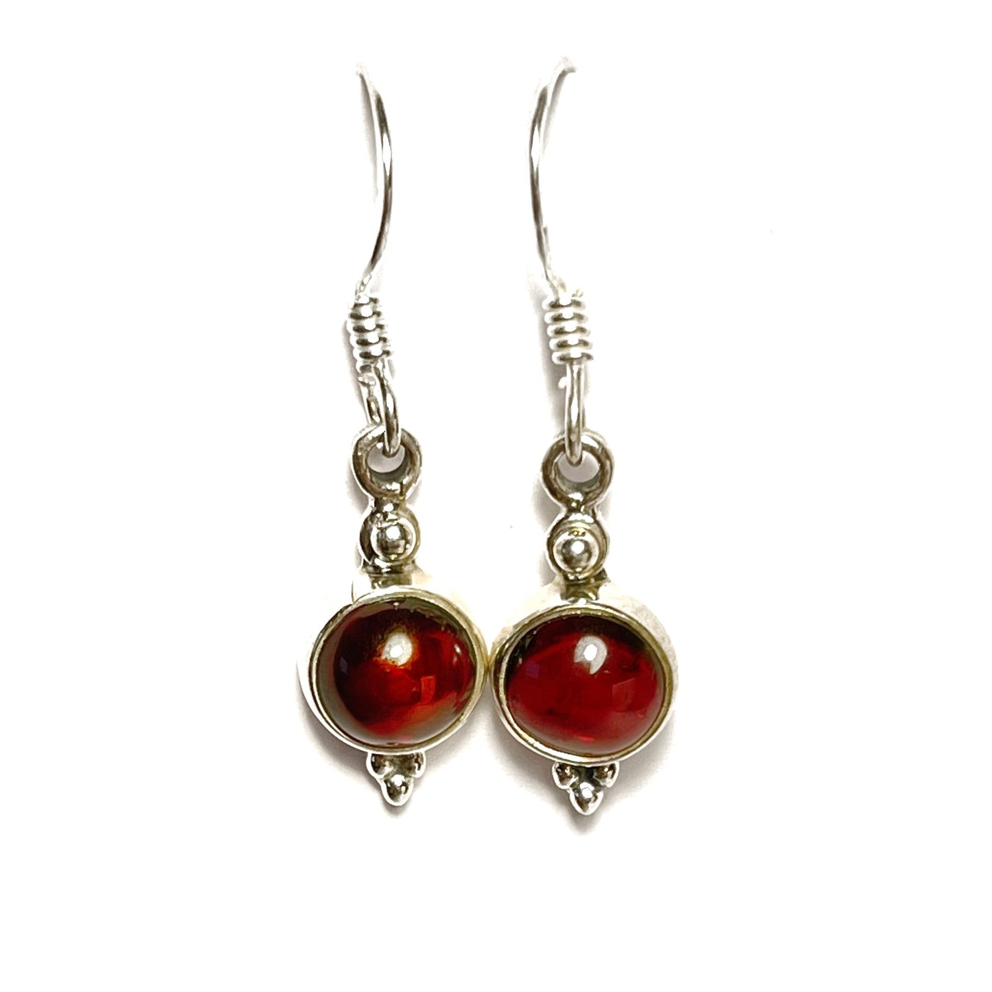 Sidabriniai kabantys auskarai su granatu