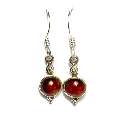 Sidabriniai kabantys auskarai su granatu