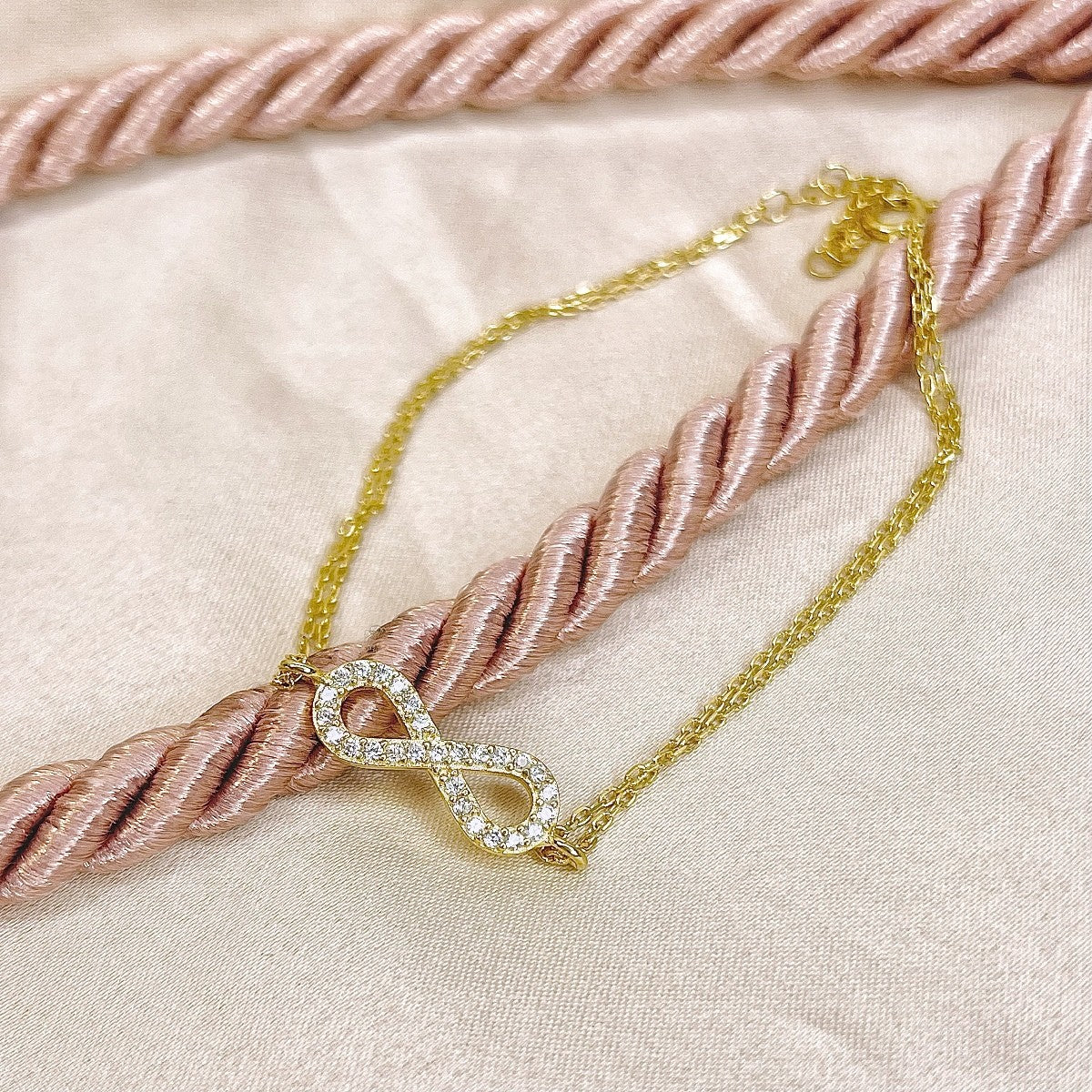 Sidabrinė auksuota apyrankė "Begalybė" su cirkoniais