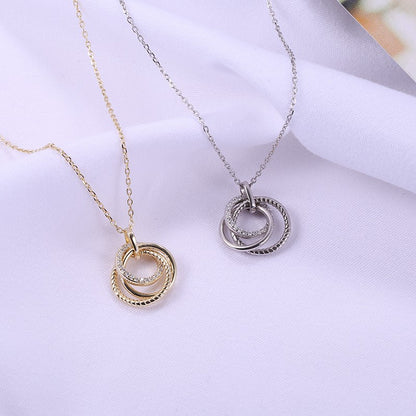 Sidabrinis rodžiuotas apvalus pakabukas su grandinėle