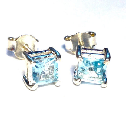 Sidabriniai auskarai su kvadrato formos topazo kristalu