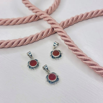 Sidabrinis pakabukas su karneoliu ir grandinėle