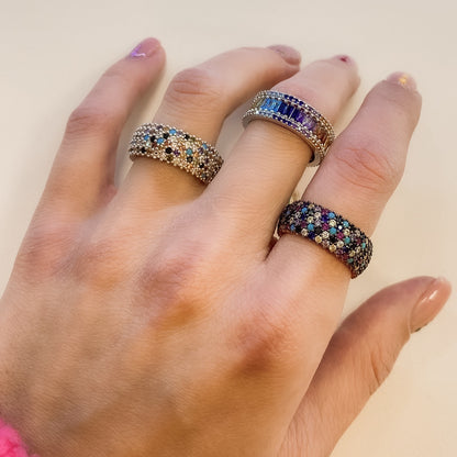 8mm sidabrinis žiedas su 5 spalvotų cirkonių eilėmis