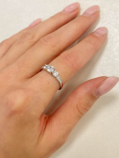 Sidabrinis rodžiuotas žiedas su cirkoniu