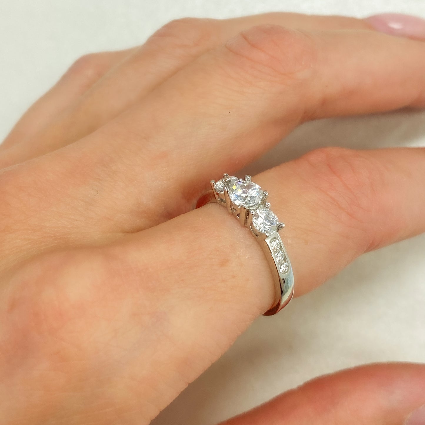 Sidabrinis rodžiuotas žiedas su cirkoniu