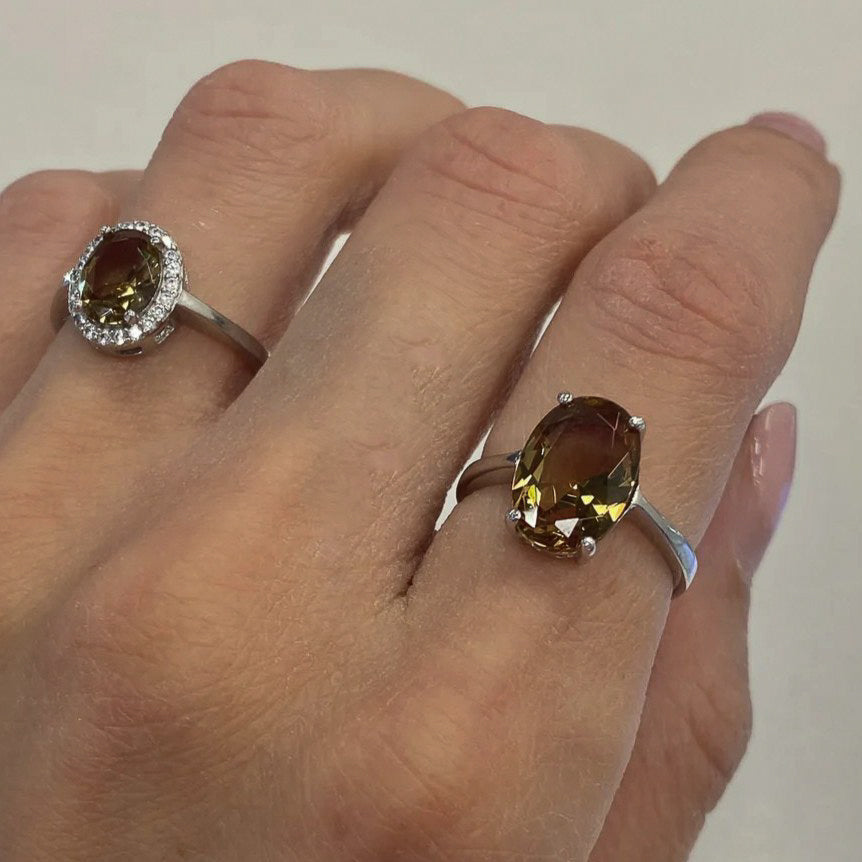 Sidabrinis žiedas su ovaliu sultanitu