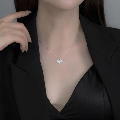 Sidabrinė rodžiuota perlamutrinė širdutė su cirkoniais ir grandinėle