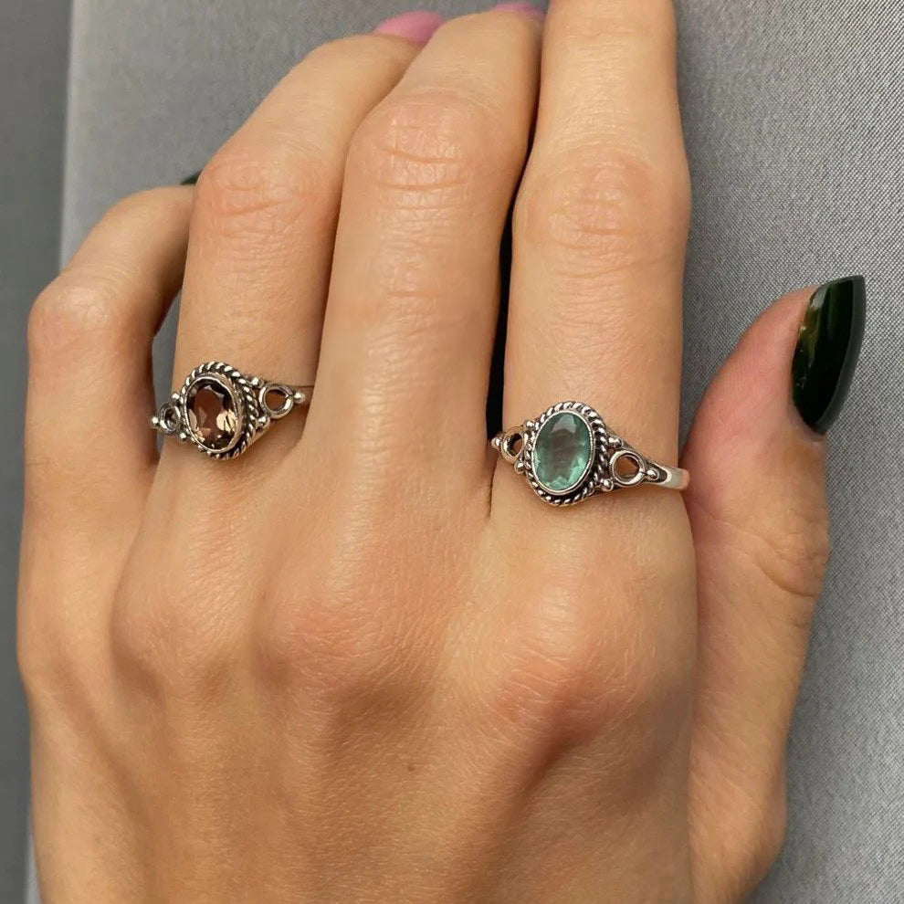 Sidabrinis žiedas su ovaliu dūminiu kvarcu