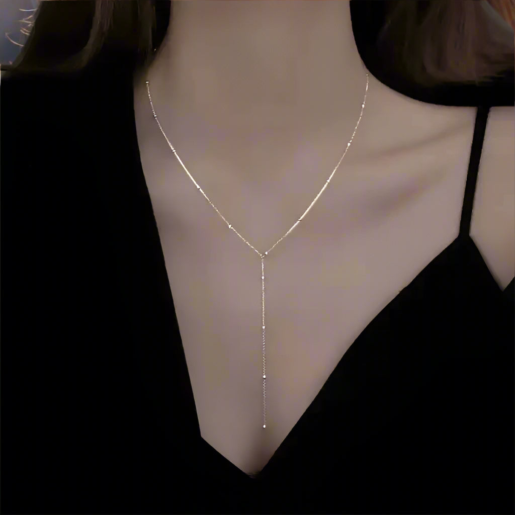 Sidabrinis rodžiuotas kolje su burbuliukais