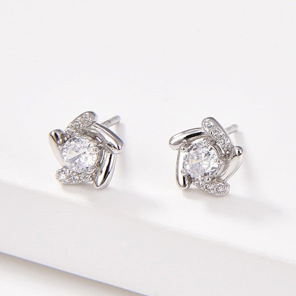 Sidabriniai vinukai su cirkoniu