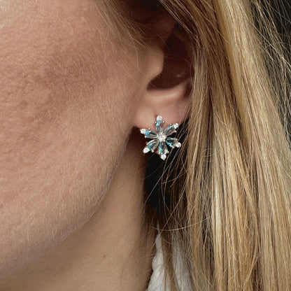 Sidabriniai paauksuoti angl. užsegimu auskarai su cirkonio gėlyte