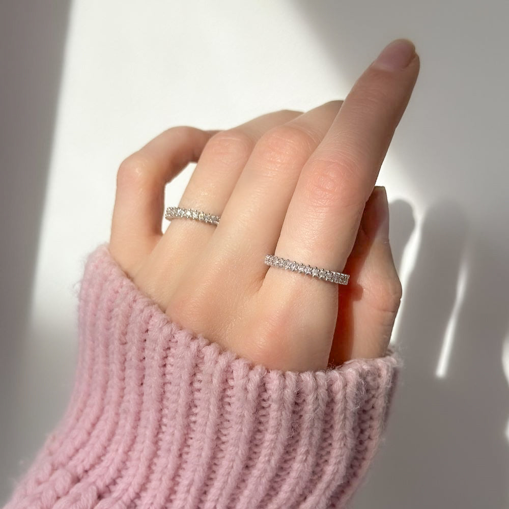 Sidabrinis žiedas su cirkonių juostele