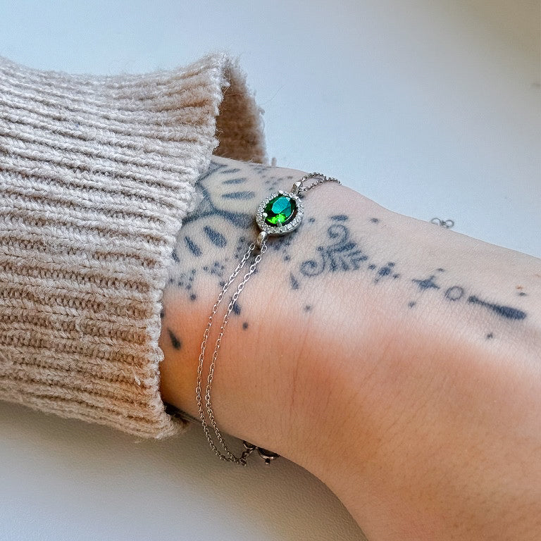 Sidabrinė rodžiuota apyrankė su ovaliu žaliu cirkoniu