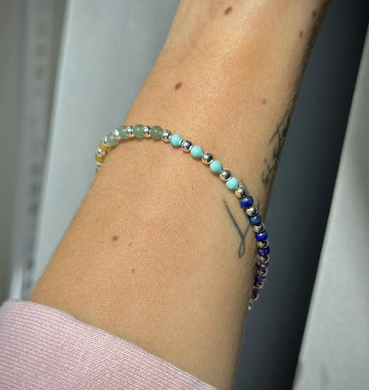 Apyrankė su 7 rūšių skirtingais akmenukais ir sidabro karoliukais