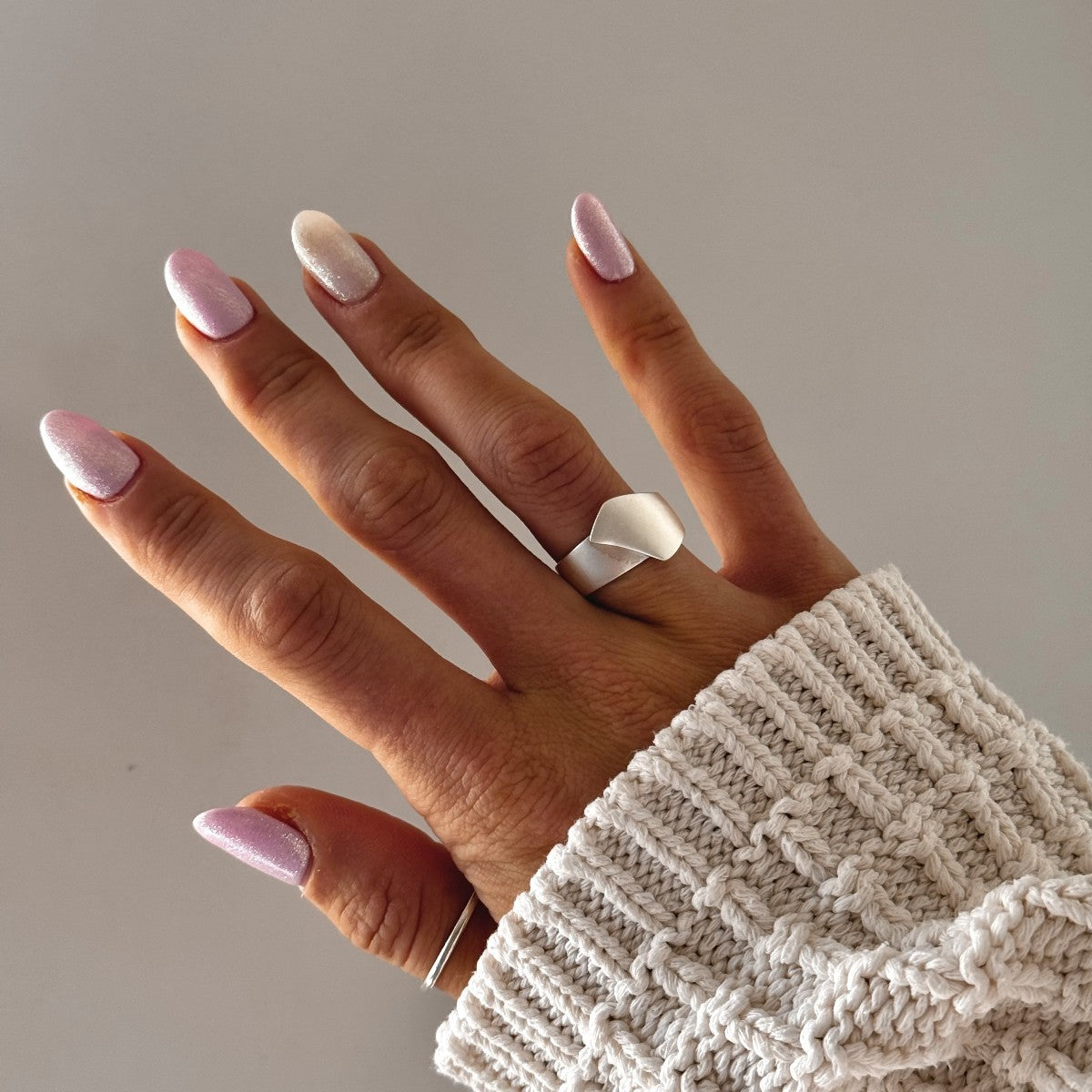 Platus žiedas matiniu paviršiumi