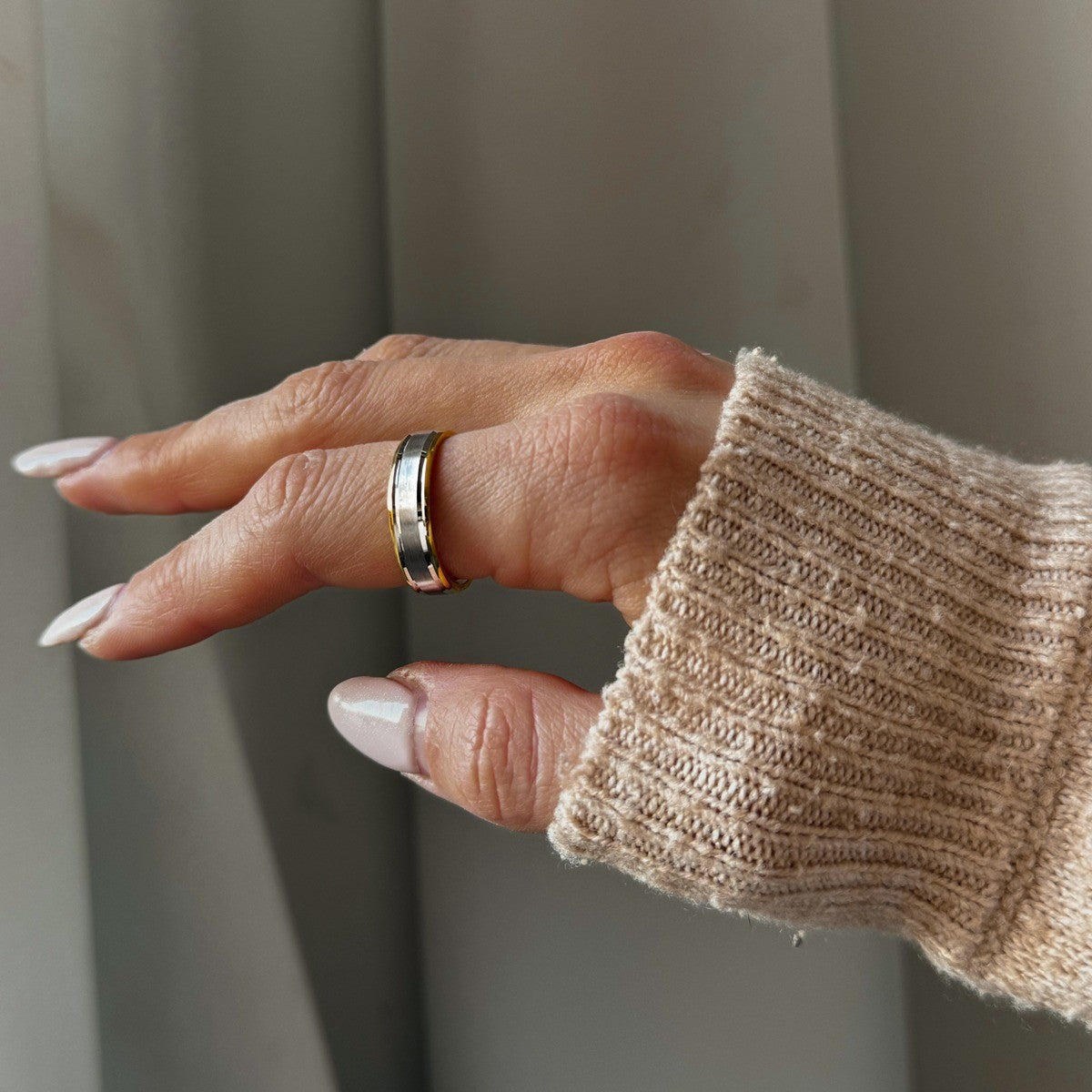 6 mm sidabro žiedas auksuotais kraštais