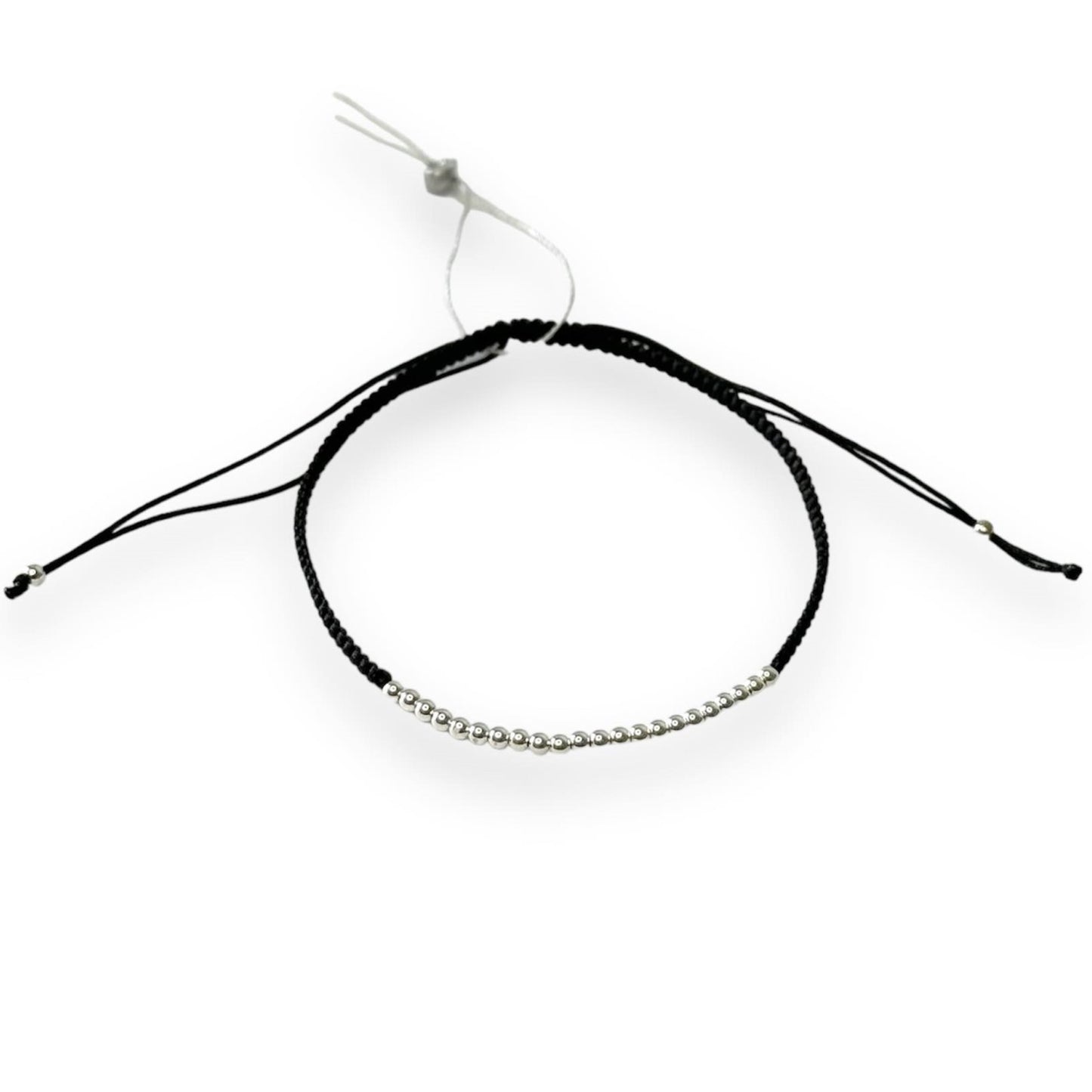 Įvairių spalvų siūlo apyrankės su sidabriniais karoliukais