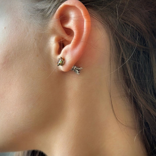 Sidabriniai rodžiuoti auskarai su mistiniu topazu