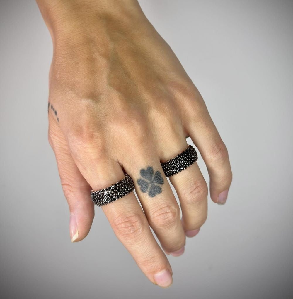 Sidabrinis paauksuotas žiedas su 5 eilėmis juodų cirkonių