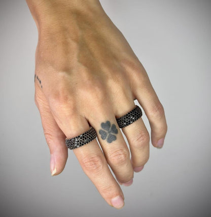 Sidabrinis paauksuotas žiedas su 5 eilėmis juodų cirkonių