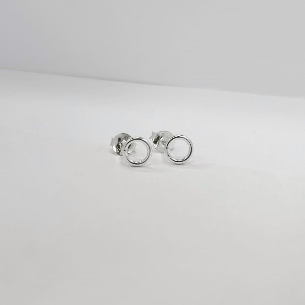 Sidabriniai apvalūs auskariukai