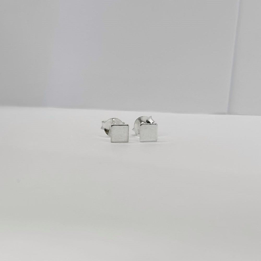 Sidabriniai kvadratiniai auskarai