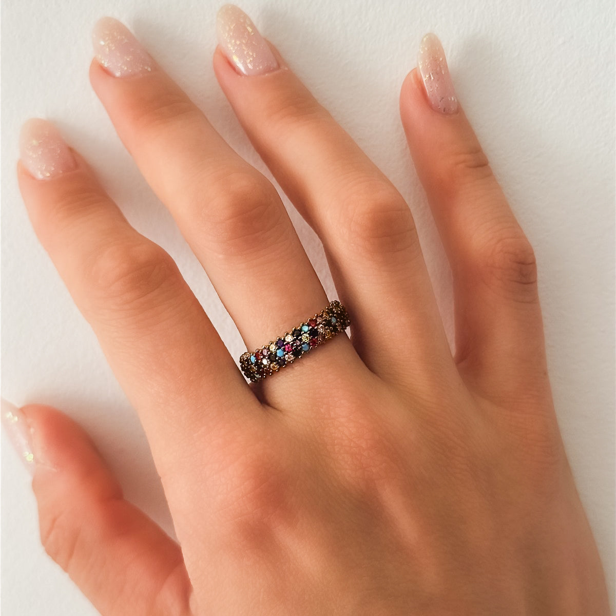 Sidabrinis paauksuotas žiedas su 3 eilėmis spalvotų cirkonių