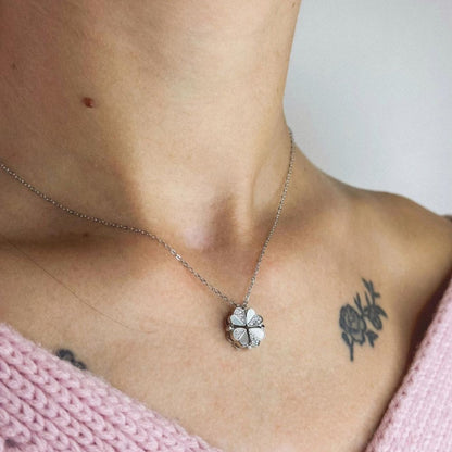 Sidabrinis pakabukas gėlytė su perlamutru ir grandinėle