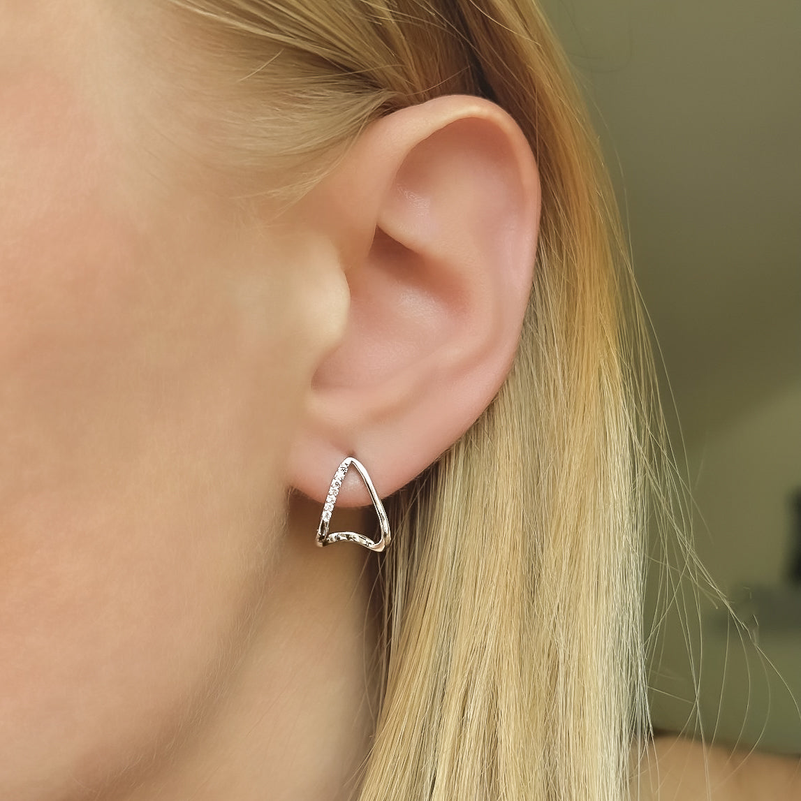 Sidabriniai rodžiuoti auskarai su cirkoniais