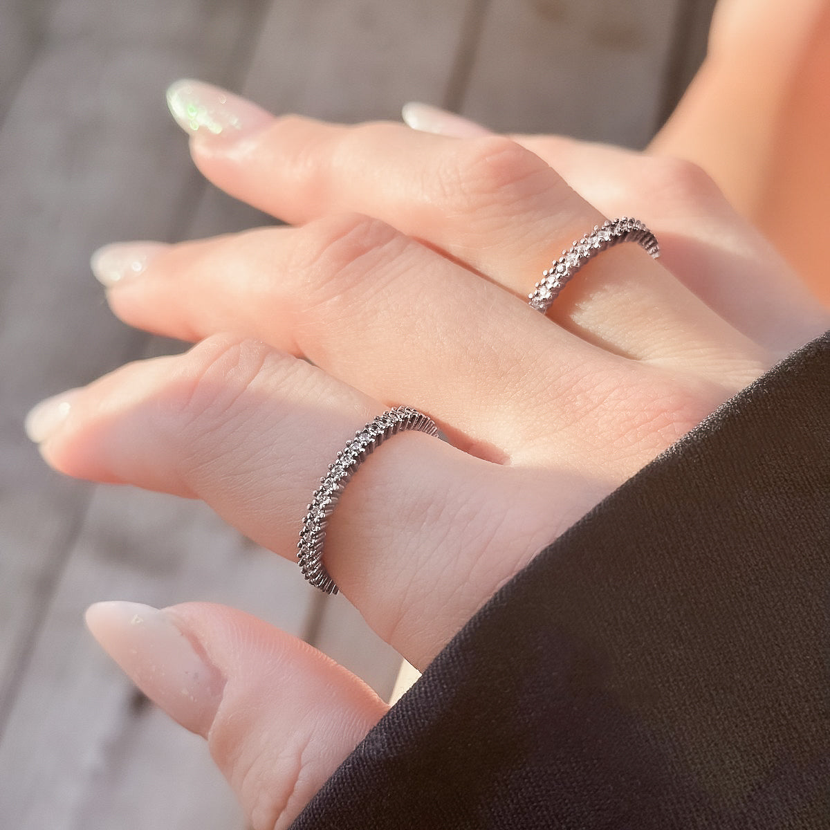 Sidabrinis žiedas su cirkonių juostele