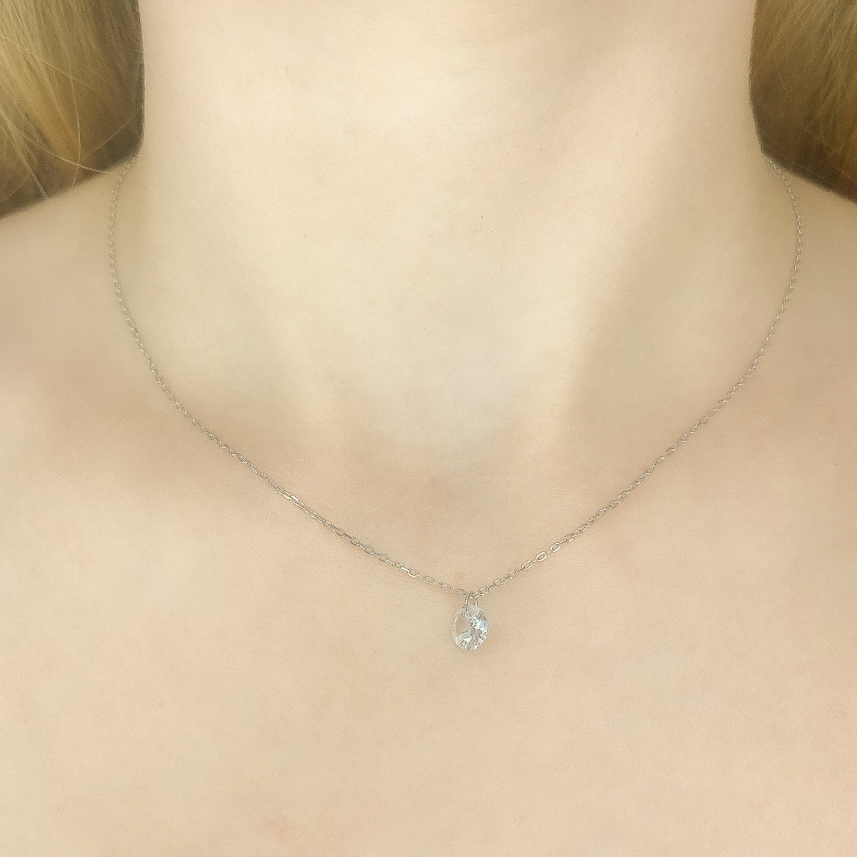 Cirkonio pakabukas su grandinėle