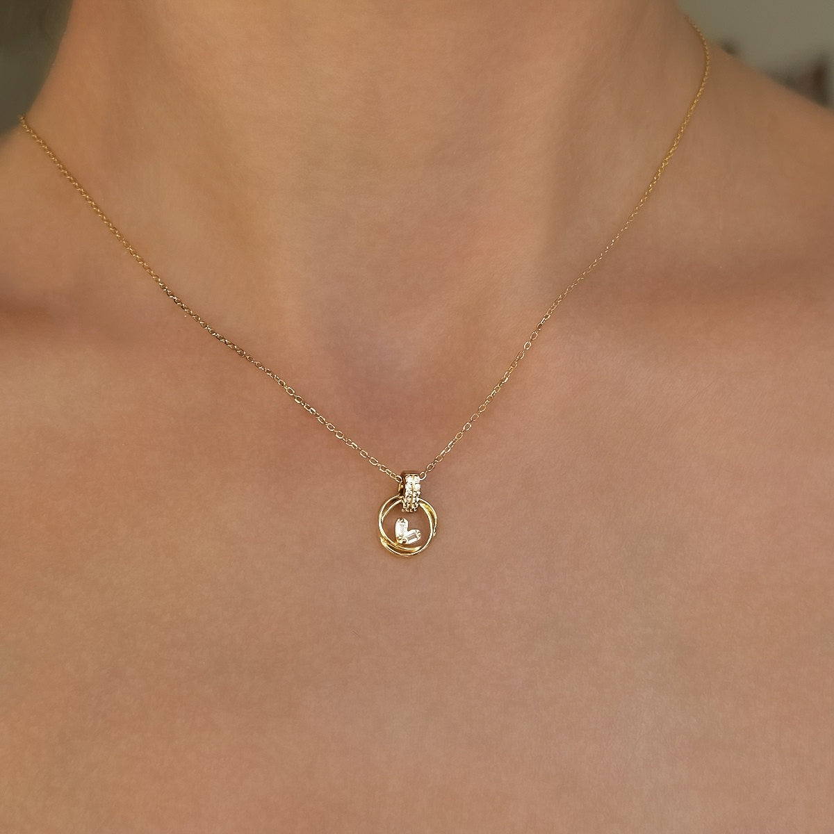 Sidabrinis auksuotas pakabukas su cirkoniu ir grandinėle