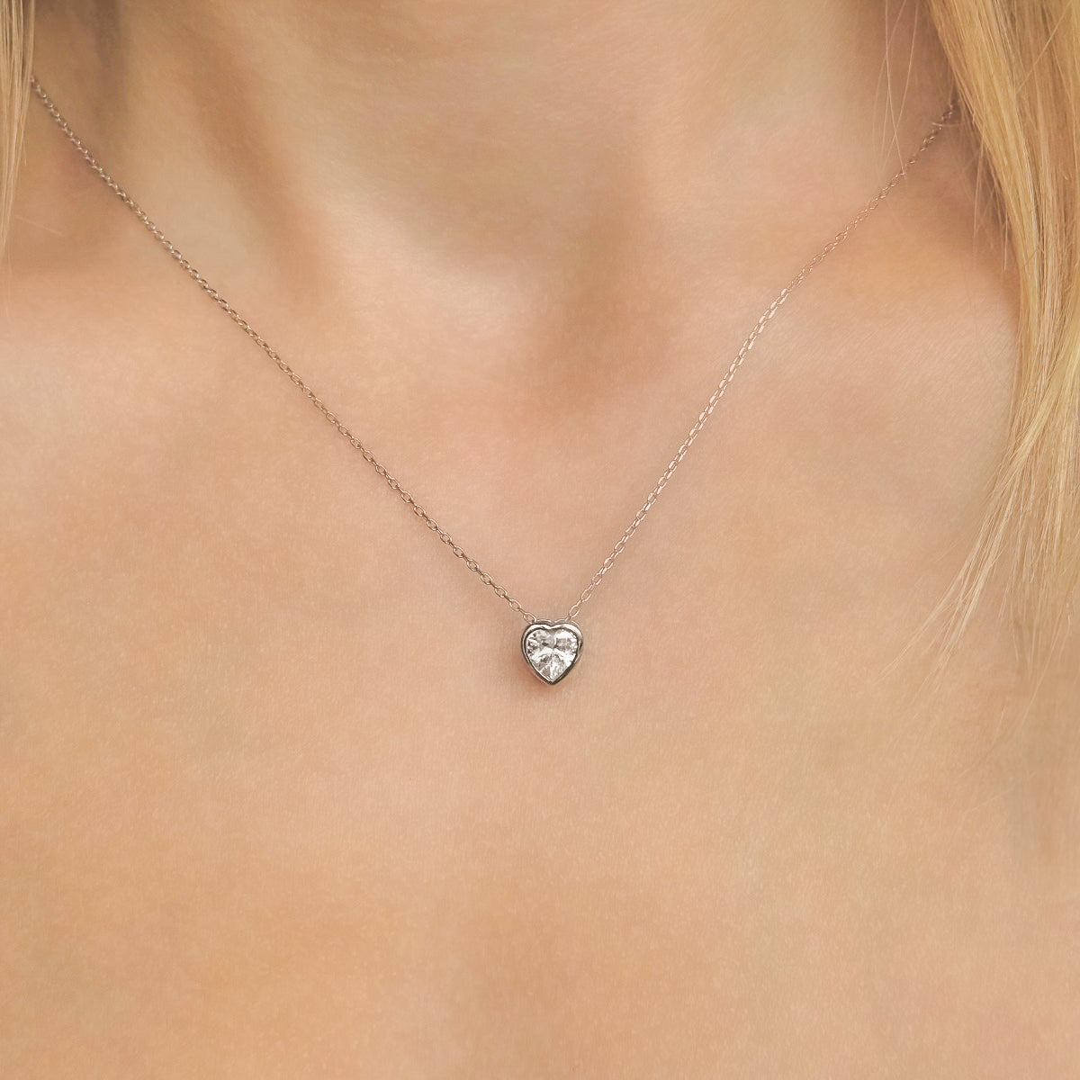 Sidabrinė rodžiuota širdelė su cirkoniu ir grandinėle