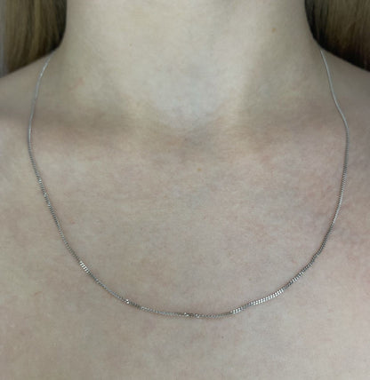 1 - 1,4 g sidabrinė rodžiuota 1 mm pločio grandinėlė "Curb"