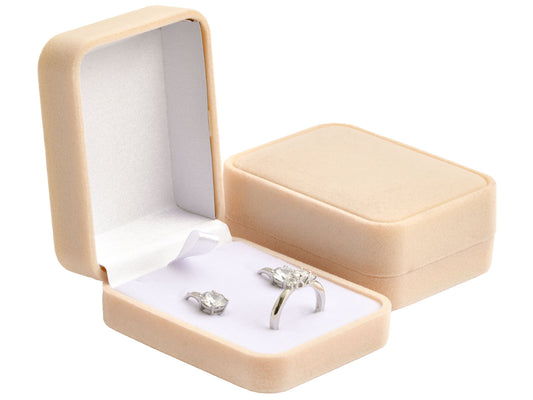 Didesnė aksominė dovanų dėžutė