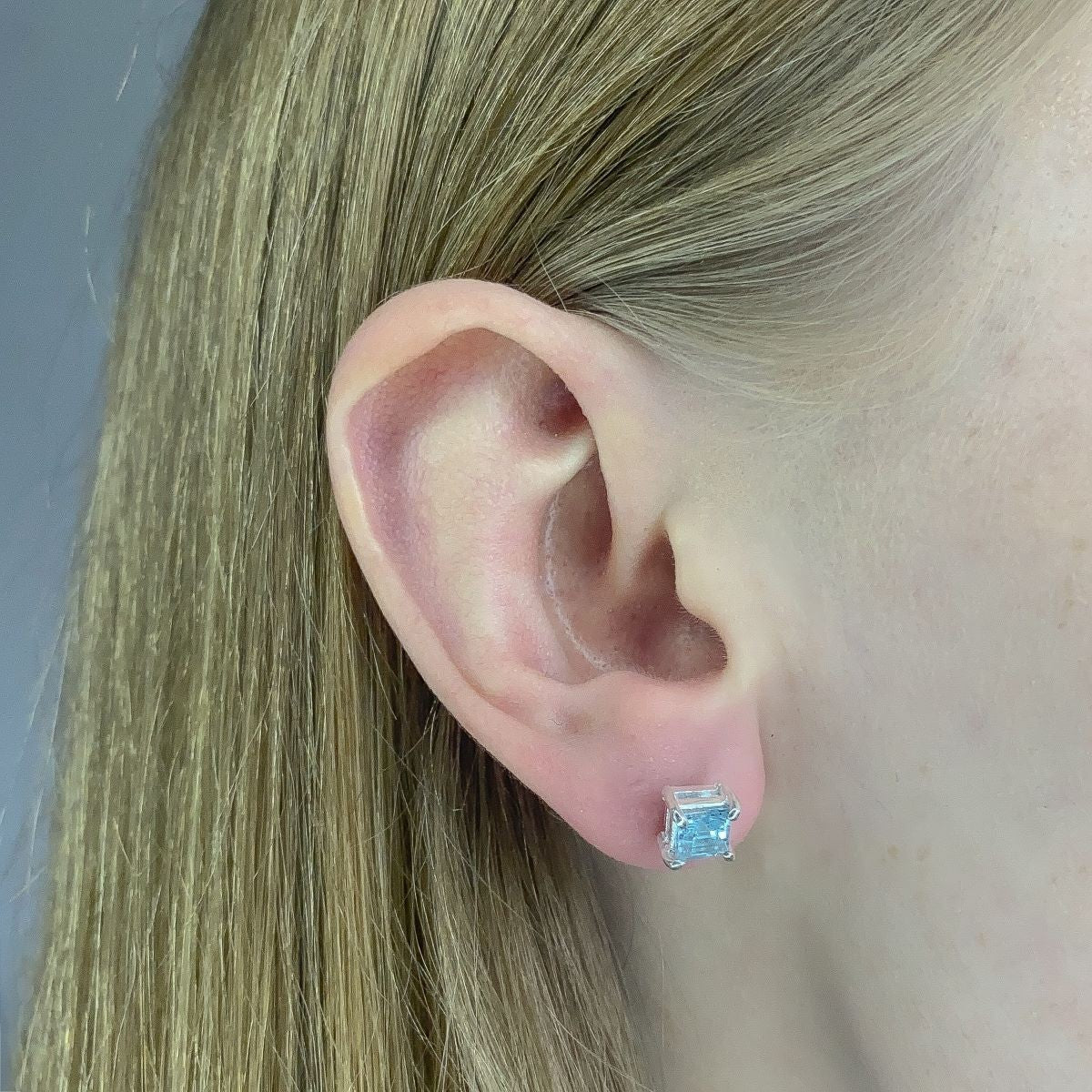 Sidabriniai auskarai su kvadrato formos topazo kristalu