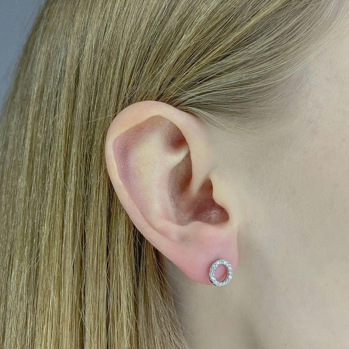 Sidabriniai rodžiuoti apvalūs auskariukai su cirkoniais