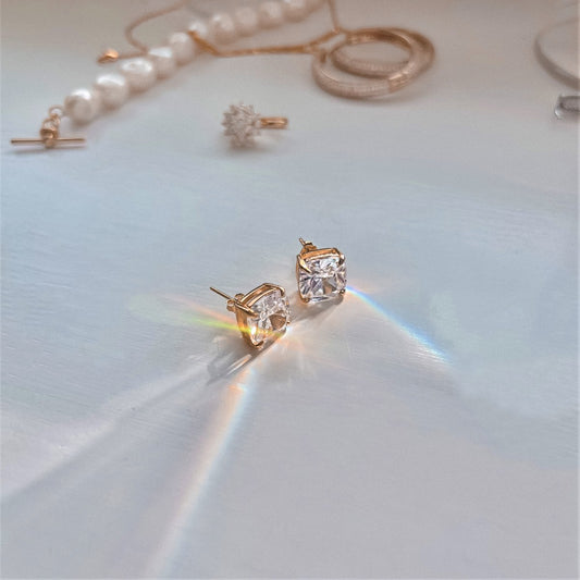 Sidabriniai paauksuoti auskarai su masyviu 1 cm kristalu