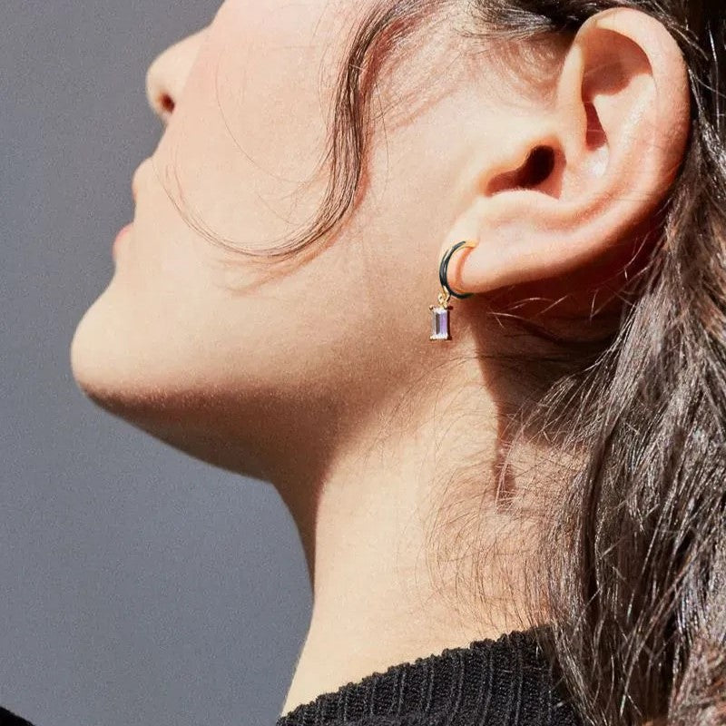 Sidabriniai rodžiuoti auskarai su violetiniais cirkoniais