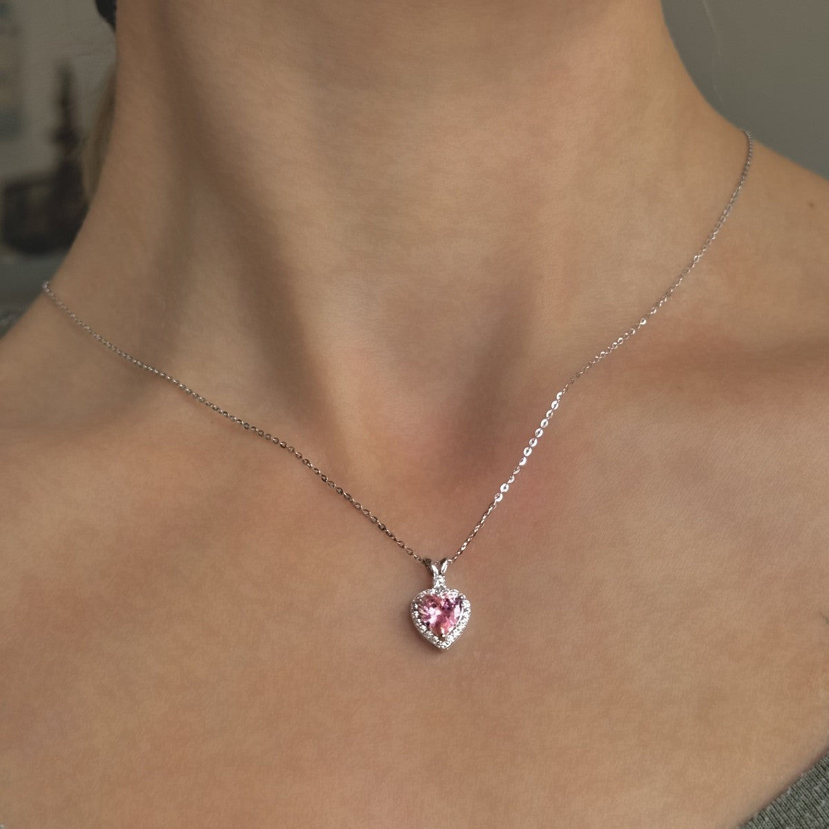 Sidabrinė rodžiuota širdelė su grandinėle ir rožiniu cirkoniu