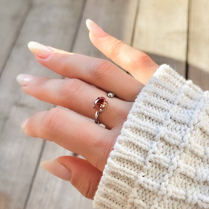 Sidabrinis reguliuojamas žiedas su ovaliu sultanitu