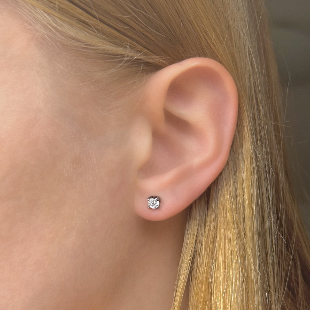 Sidabriniai rodžiuoti 2-8 mm vinukai su cirkonio kristalais