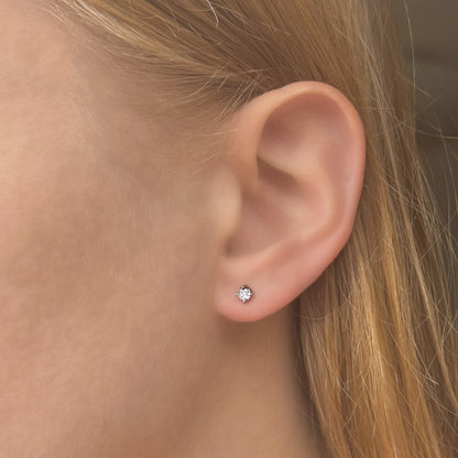 Sidabriniai rodžiuoti 2-8 mm vinukai su cirkonio kristalais