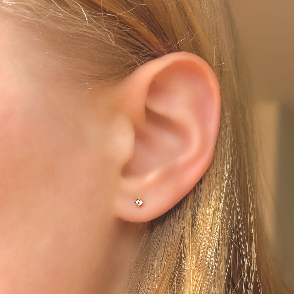 Sidabriniai auksuoti 2-8 mm vinukai su kristalais